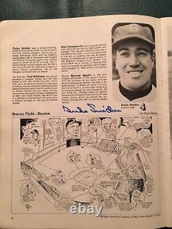 1981 Baseball Hall Of Fame Yearbook With 33 Autographs Mantle, Mays, Williams