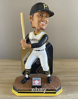 ROBERTO CLEMENTE Pittsburgh Pirates MLB Cooperstown HALL of FAME Bobblehead NIB