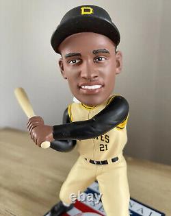 ROBERTO CLEMENTE Pittsburgh Pirates MLB Cooperstown Hall of Fame Bobblehead NIB